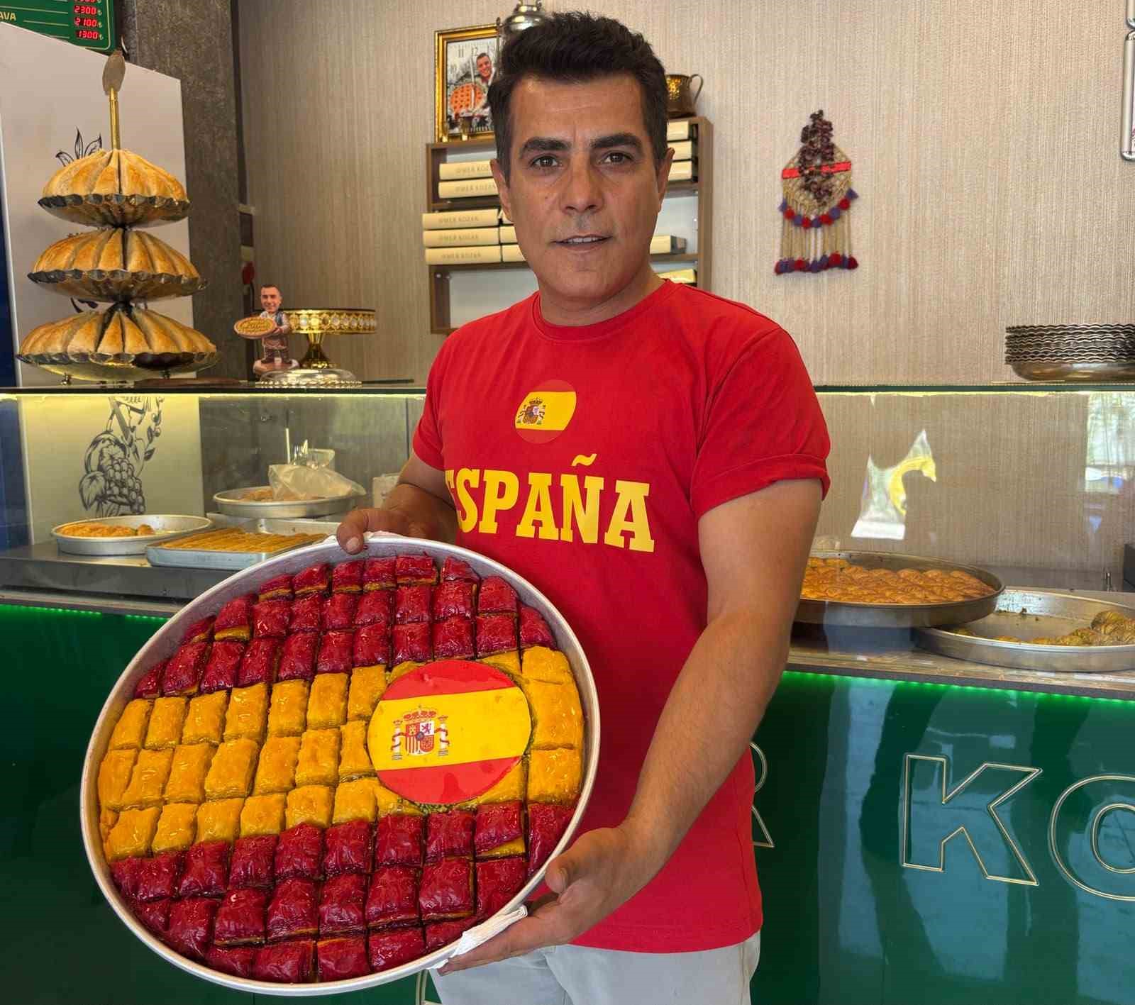 Dünyaca ünlü Gaziantep baklavası dünya şampiyonu İspanya renklerine büründü 4 dunyaca unlu gaziantep baklavasi dunya sampiyonu ispanya renklerine burundu 0 CnNBA7h2