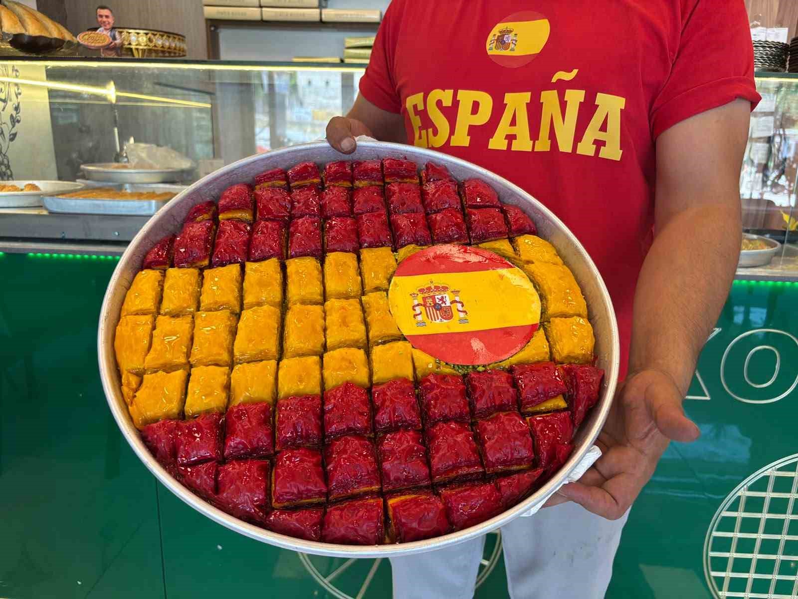 Dünyaca ünlü Gaziantep baklavası dünya şampiyonu İspanya renklerine büründü 5 dunyaca unlu gaziantep baklavasi dunya sampiyonu ispanya renklerine burundu 1 rGlybSpH