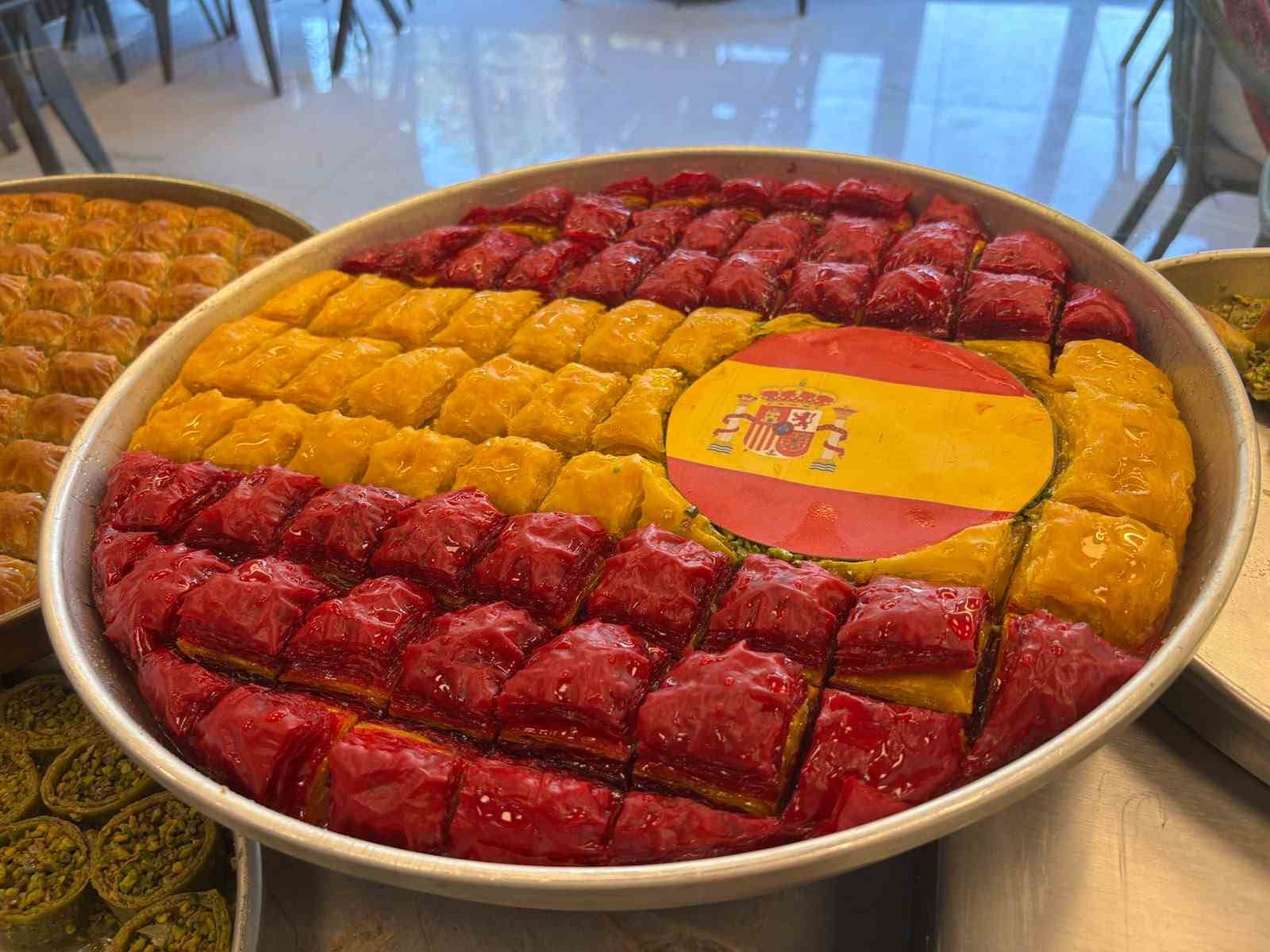 Dünyaca ünlü Gaziantep baklavası dünya şampiyonu İspanya renklerine büründü 8 dunyaca unlu gaziantep baklavasi dunya sampiyonu ispanya renklerine burundu 4 sKDtR7F1