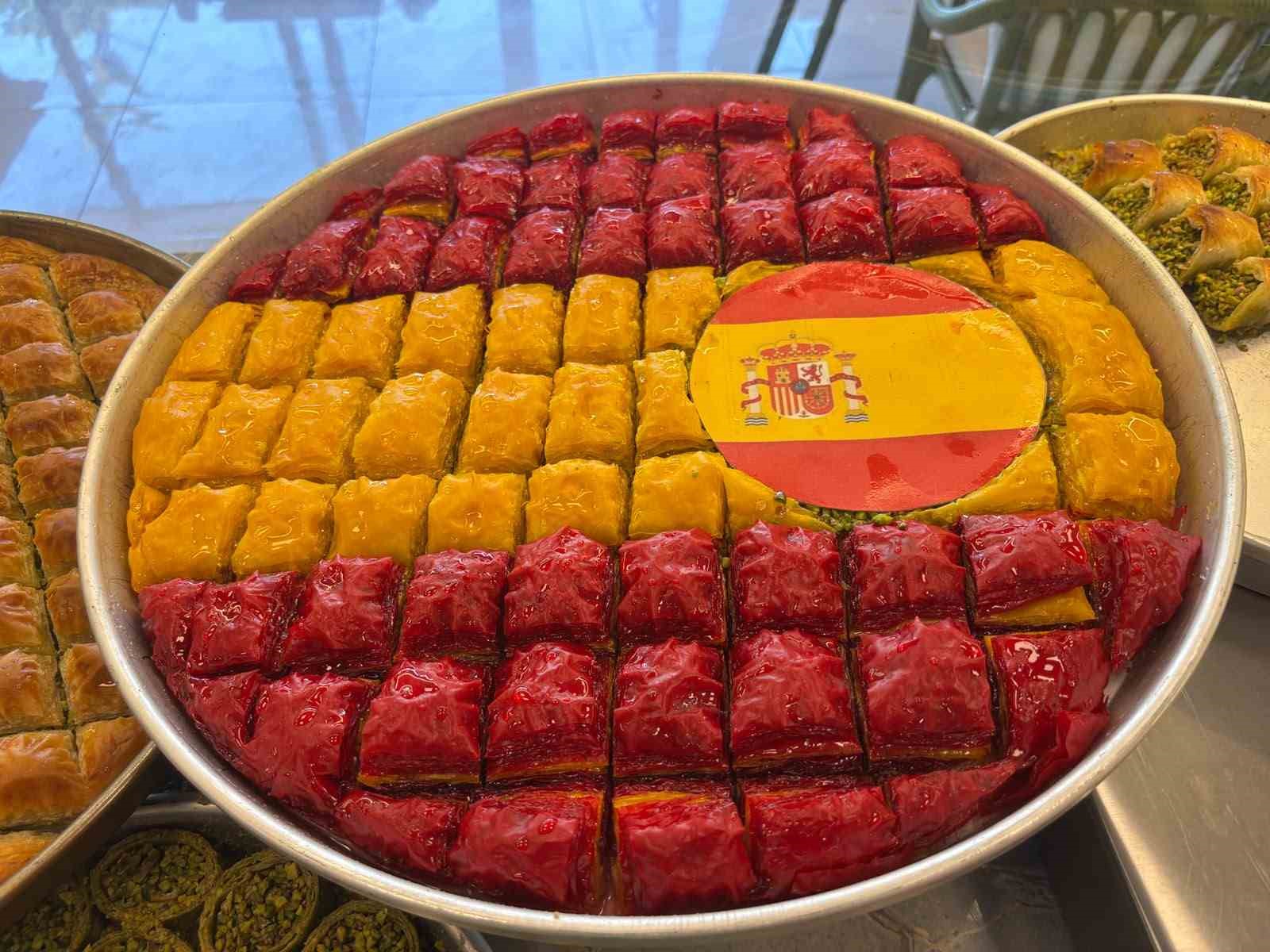 Dünyaca ünlü Gaziantep baklavası dünya şampiyonu İspanya renklerine büründü 9 dunyaca unlu gaziantep baklavasi dunya sampiyonu ispanya renklerine burundu 5 kaSWREkC