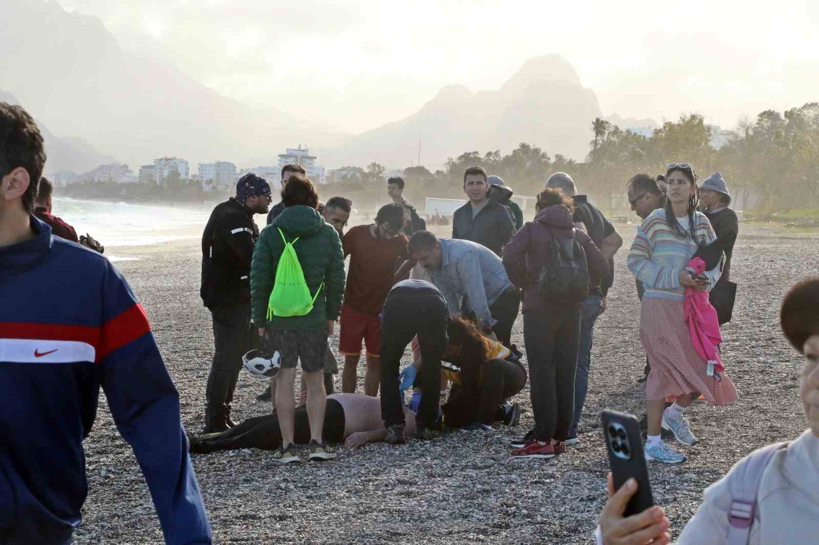 dunyaca unlu sahilde can pazari 2 kardes kurtuldu kuzen hayatini kaybetti 10 VsS7pvqq