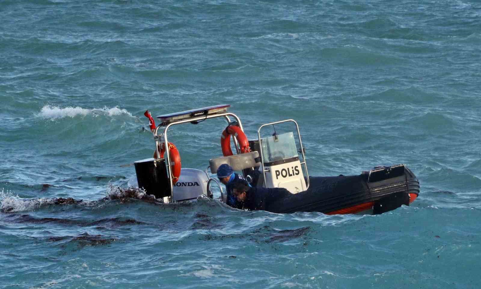 dunyaca unlu sahilde can pazari 2 kardes kurtuldu kuzen hayatini kaybetti 19 d4JikJhj