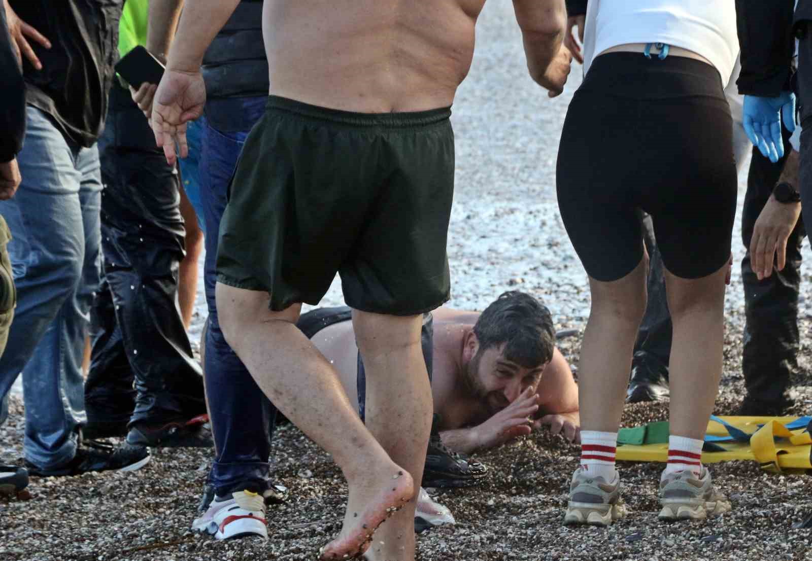 dunyaca unlu sahilde can pazari 2 kardes kurtuldu kuzen hayatini kaybetti 24 LKd9cGvj