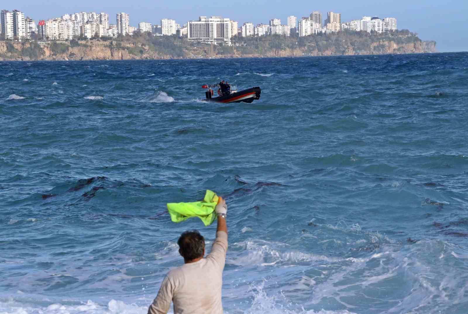 dunyaca unlu sahilde can pazari 2 kardes kurtuldu kuzen hayatini kaybetti 26