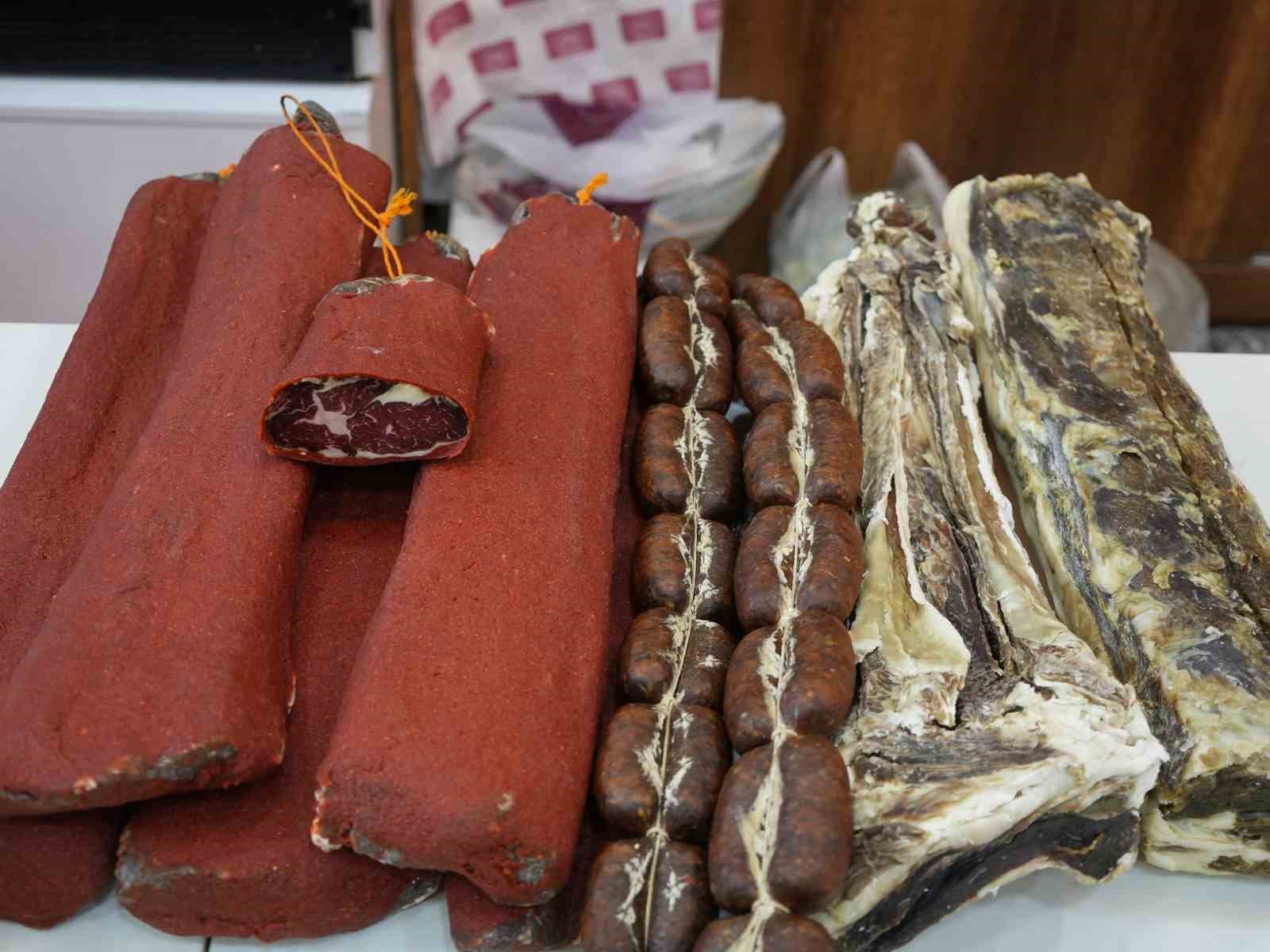 Dünyaca ünlü şeften Kastamonu pastırmasına tam not: "Asıl bunların meşhur olması lazımken Kayseri meşhur olmuş" 5 dunyaca unlu seften kastamonu pastirmasina tam not asil bunlarin meshur olmasi lazimken kayseri meshur kHLznLQR