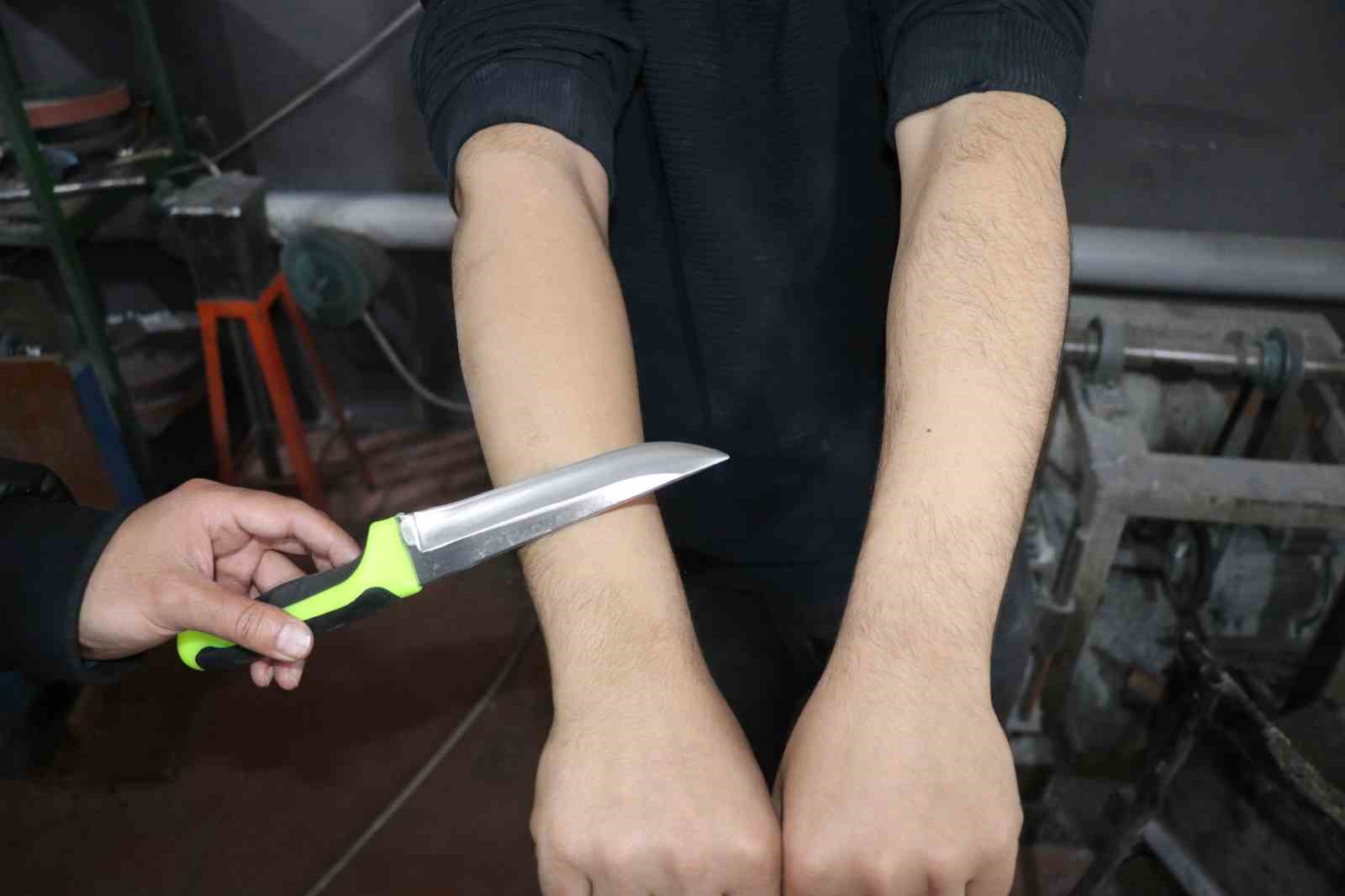 dunyaca unlu sivas bicaginin keskinligini kol killarinda test etti 2 3B3nTSgn