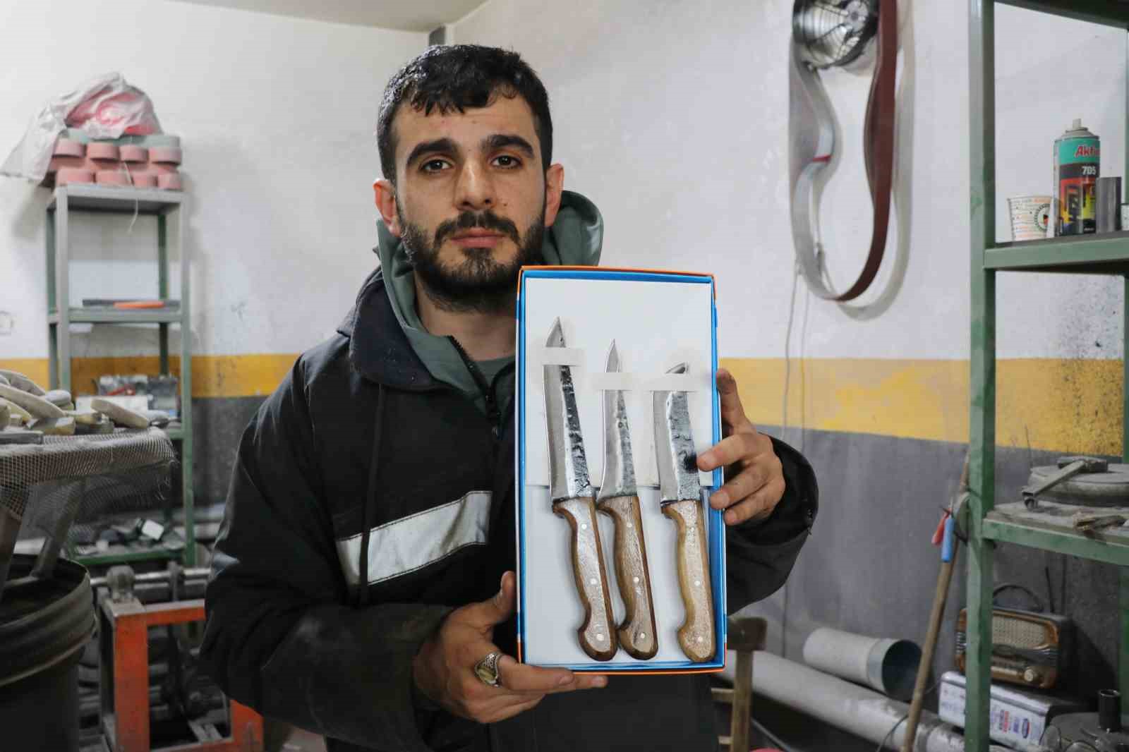 dunyaca unlu sivas bicaginin keskinligini kol killarinda test etti 5 NXnYrTCD