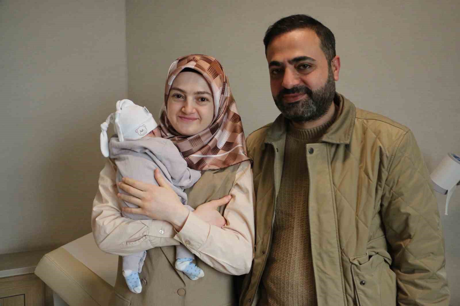 dunyada 5 binde bir goruluyor yemek borusu kapali dogan bebek ameliyat ile sagligina kavustu 8kWEFAF5