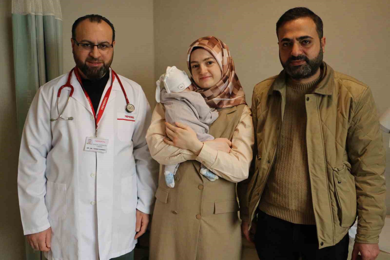 dunyada 5 binde bir goruluyor yemek borusu kapali dogan bebek ameliyat ile sagligina kavustu GWp52IXR