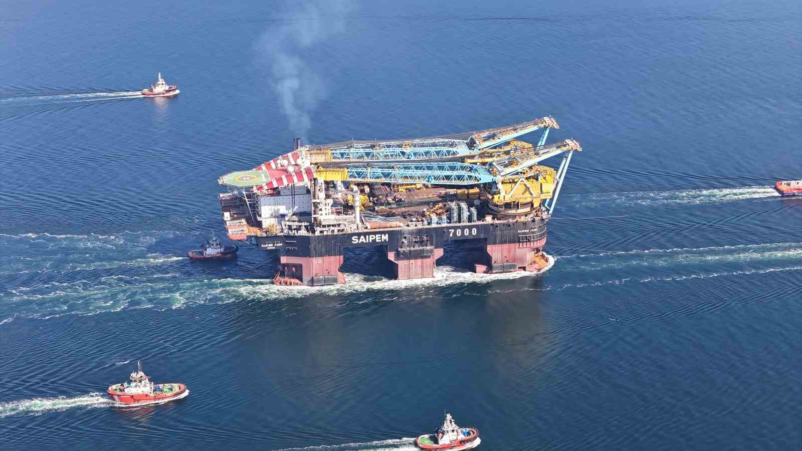 dunyanin 3uncu buyuk agir kaldirma vinci canakkale bogazindan gecti 4 BkPcZJVf