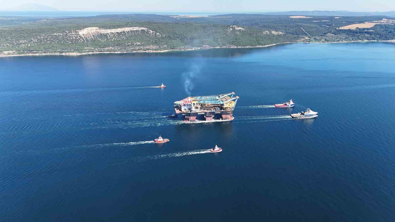 dunyanin 3uncu buyuk agir kaldirma vinci canakkale bogazindan gecti 5 edutRqFI