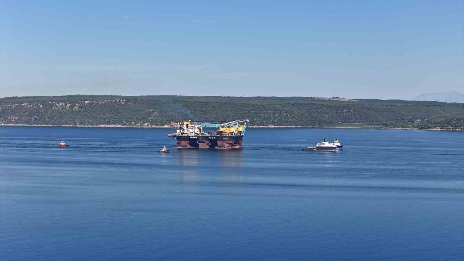 dunyanin 3uncu buyuk agir kaldirma vinci canakkale bogazindan gecti 6 vaHQbfKM