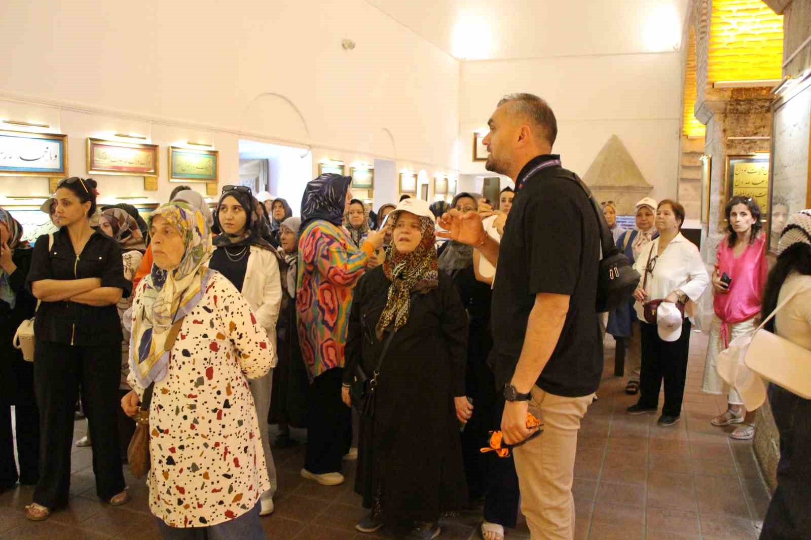 dunyanin en buyuk hilye i serifi 3 yildir amasyada sergileniyor 2 E66Vqm73