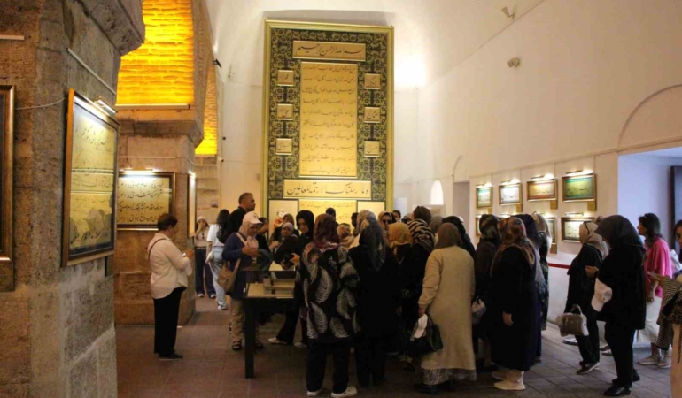 dunyanin-en-buyuk-hilye-i-serifi-3-yildir-amasyada-sergileniyor-ggsgmRfC.jpg