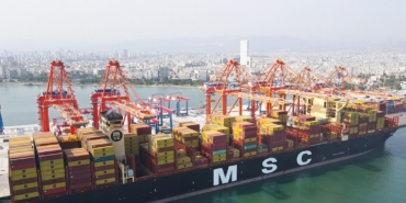 dunyanin-en-buyuk-konteyner-gemisi-mersin-limanina-geldi-RtbPYjZR.jpg