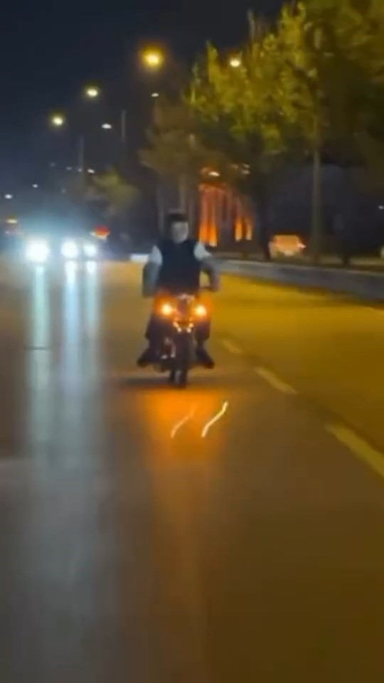 Dünyanın en pahalı uzanması... 200 bin TL ceza yedi, motosikleti bağlandı 6 dunyanin en pahali uzanmasi 200 bin tl ceza yedi motosikleti baglandi 2 JRT3YKyp