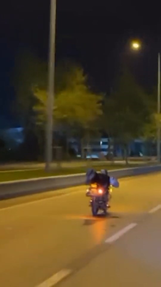 Dünyanın en pahalı uzanması... 200 bin TL ceza yedi, motosikleti bağlandı 7 dunyanin en pahali uzanmasi 200 bin tl ceza yedi motosikleti baglandi 3 8FFPfnKs