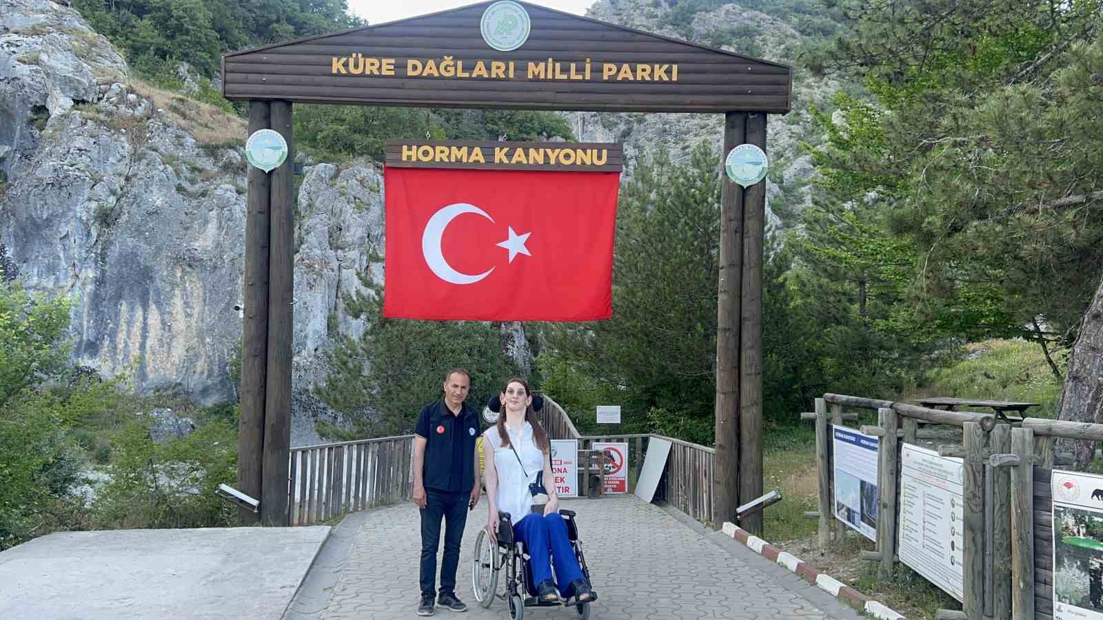 dunyanin en uzun boylu kadini kastamonuda horma kanyonunu gezdi 0 ymzpaaA7