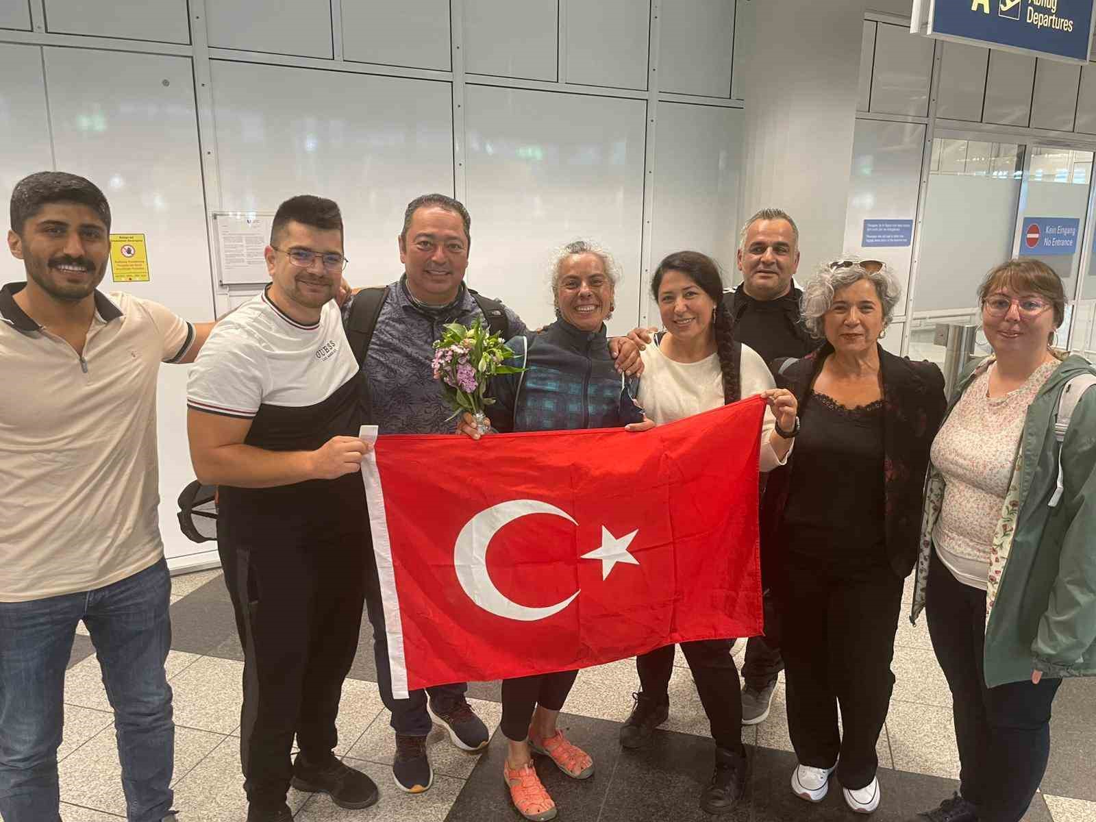 Dünyanın en yüksek 2.dağına tırmanıp tarihe geçen Türk kadın dağcı o anları anlattı 4 dunyanin en yuksek 2dagina tirmanip tarihe gecen turk kadin dagci o anlari anlatti 0 J84vEOPF