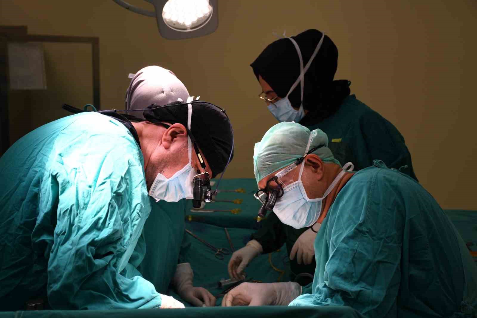 Dünyanın ilk 8’li çapraz karaciğer nakli Malatya’da gerçekleştirildi 6 dunyanin ilk 8li capraz karaciger nakli malatyada gerceklestirildi 2 2bIdFUy2