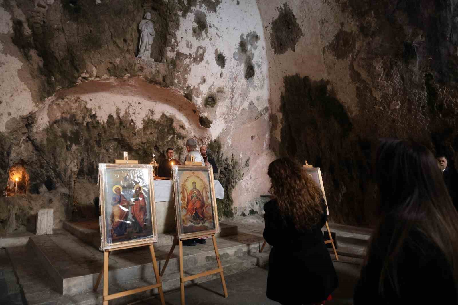 dunyanin ilk magara kilisesinde noel ayini 4 ynKa4qIP