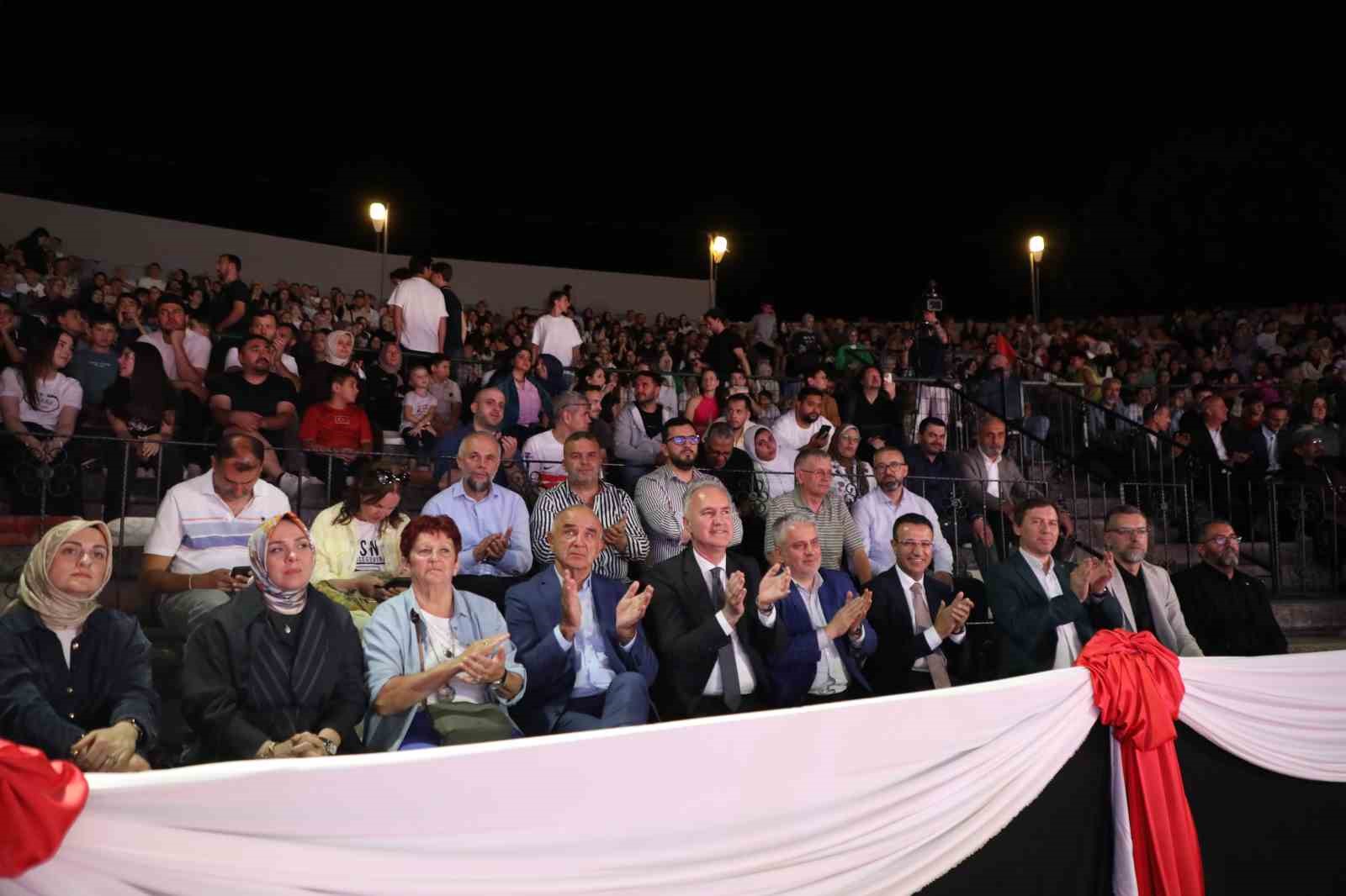 Dünyanın renklerini İnegöl’de buluşturan festival başladı 6 dunyanin renklerini inegolde bulusturan festival basladi 2 Q8DGClGP