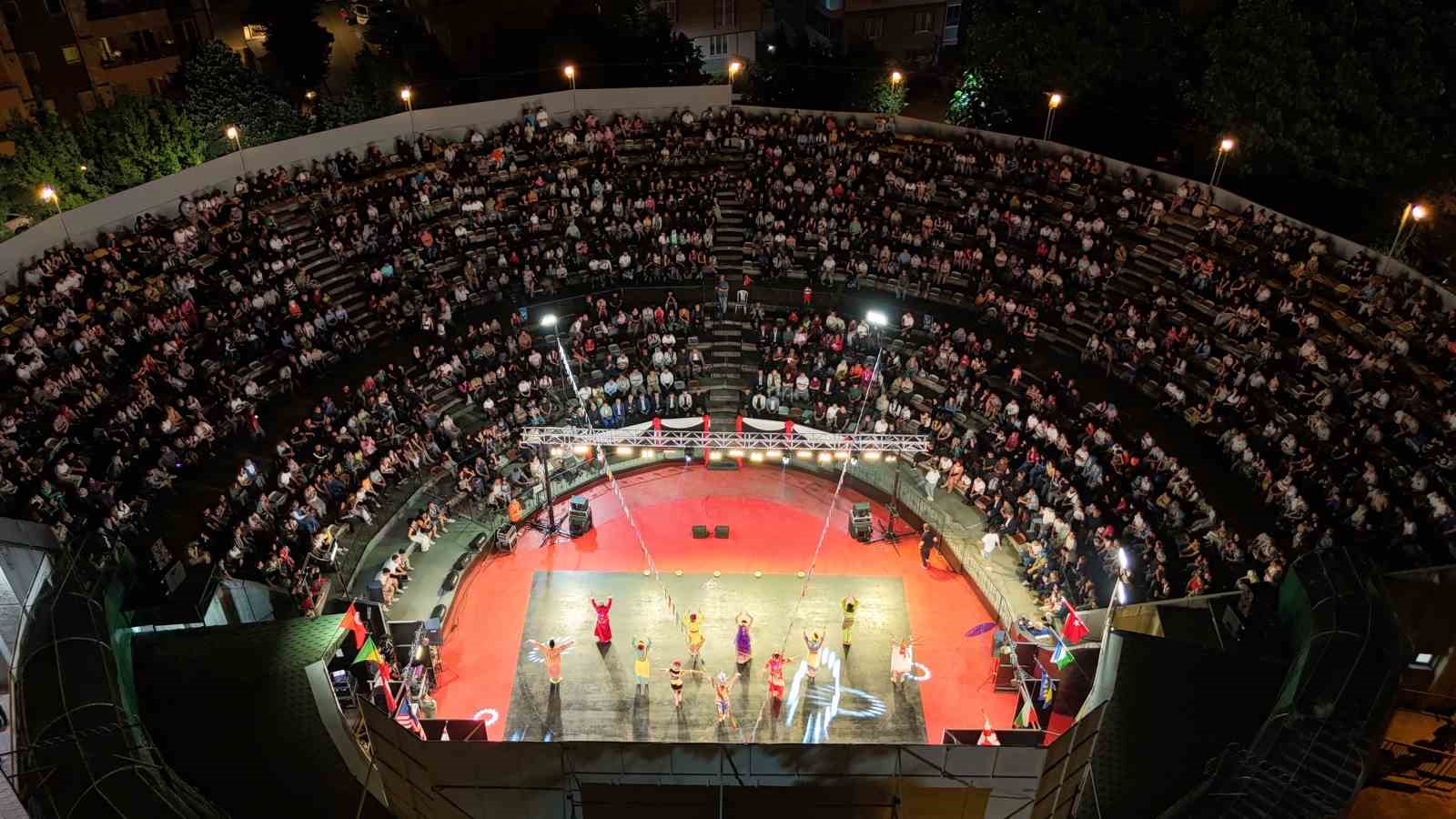 Dünyanın renklerini İnegöl’de buluşturan festival başladı 9 dunyanin renklerini inegolde bulusturan festival basladi 5 LK8F8DuS