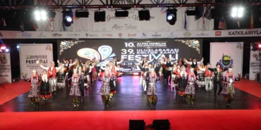 dunyanin-renklerini-inegolde-bulusturan-festival-basladi-ghTB9jCD.jpg