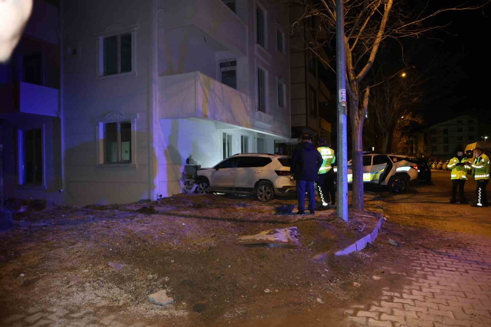 dur ihtarina uymadi kaza yapinca durmak zorunda kaldi 1 HBpT6eTa