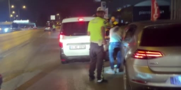dur-ihtarina-uymadi-yol-kesilince-ise-saga-cekiyordum-abi-dedi-IpeilKKP.jpg