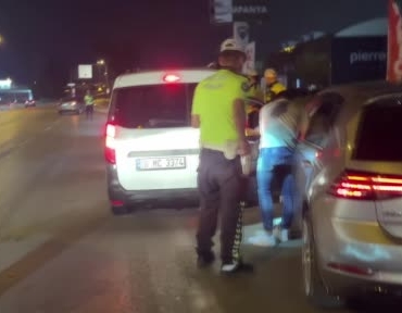 dur-ihtarina-uymadi-yol-kesilince-ise-saga-cekiyordum-abi-dedi-IpeilKKP.jpg