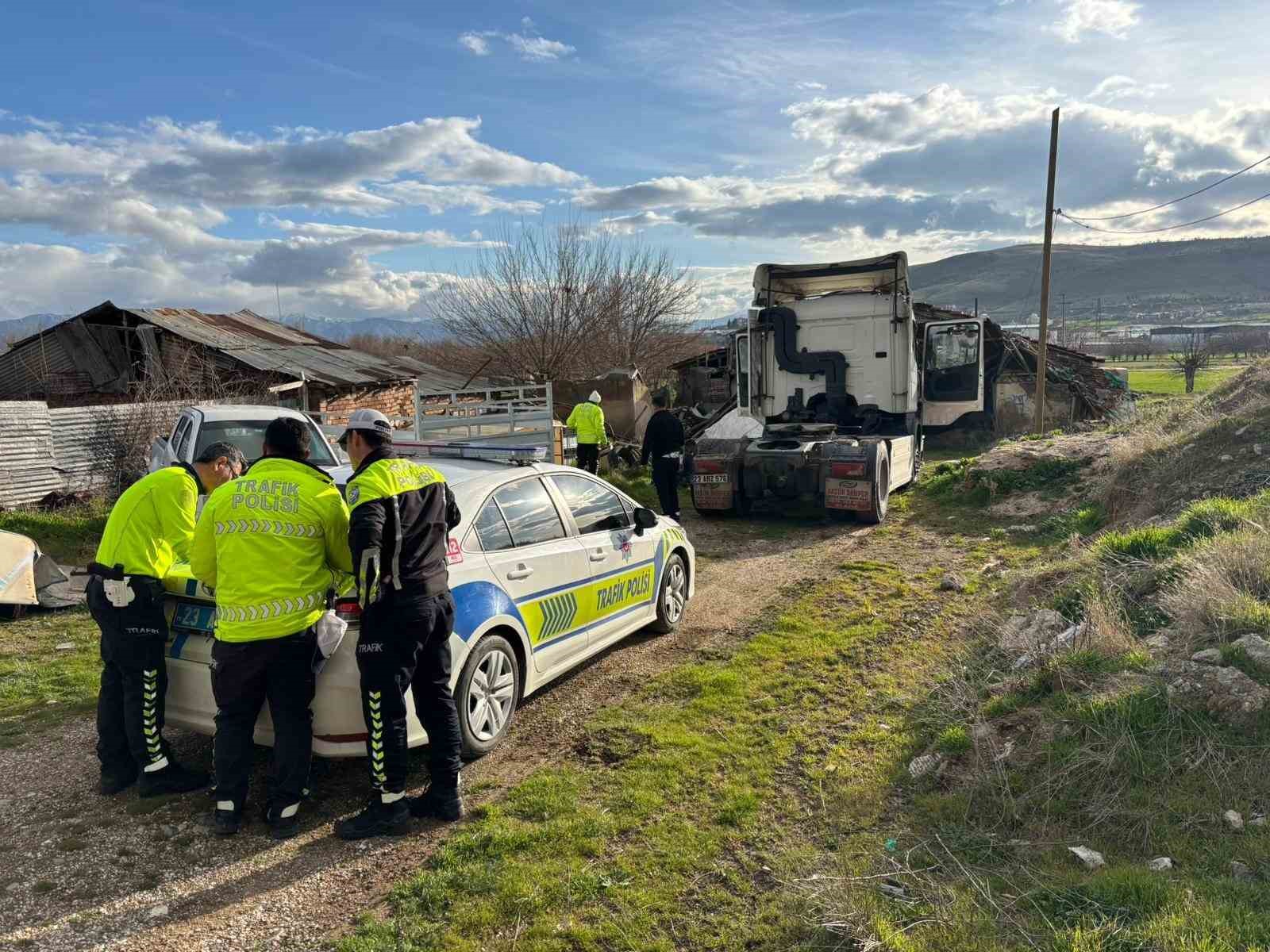 dur ihtarina uymayan alkollu surucuye 450 bin lira ceza 0 eP5FXMWb