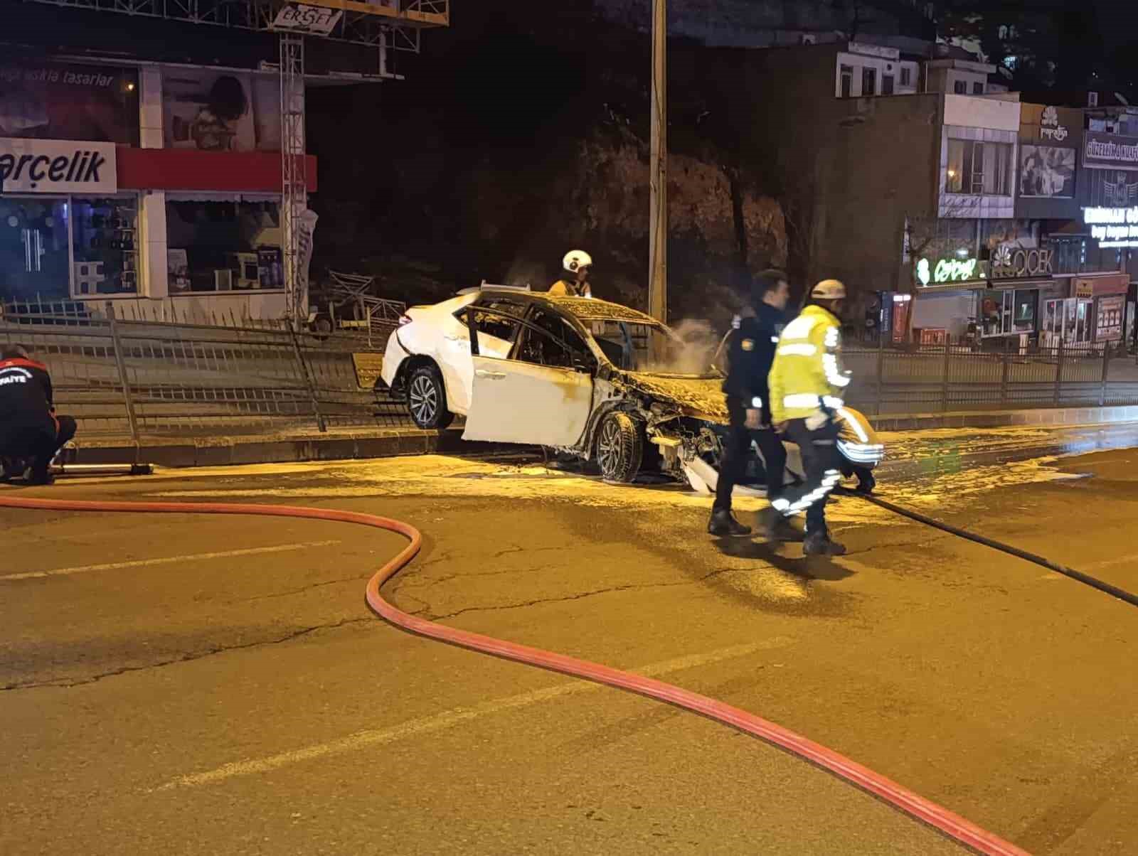 dur ihtarina uymayan otomobil surucusu uzun sure kovalandi yakalanan 2 suphelinin yasakli madde testi kqwiVf5G