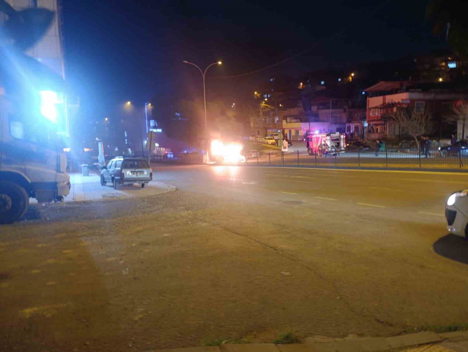 dur ihtarina uymayan otomobil surucusu uzun sure kovalandi yakalanan 2 suphelinin yasakli madde testi vQ4OQ97W