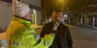 dur-ihtarina-uymayan-surucu-6-gun-arayla-ikinci-kez-alkollu-yakalandi-SA48ewSs.jpg