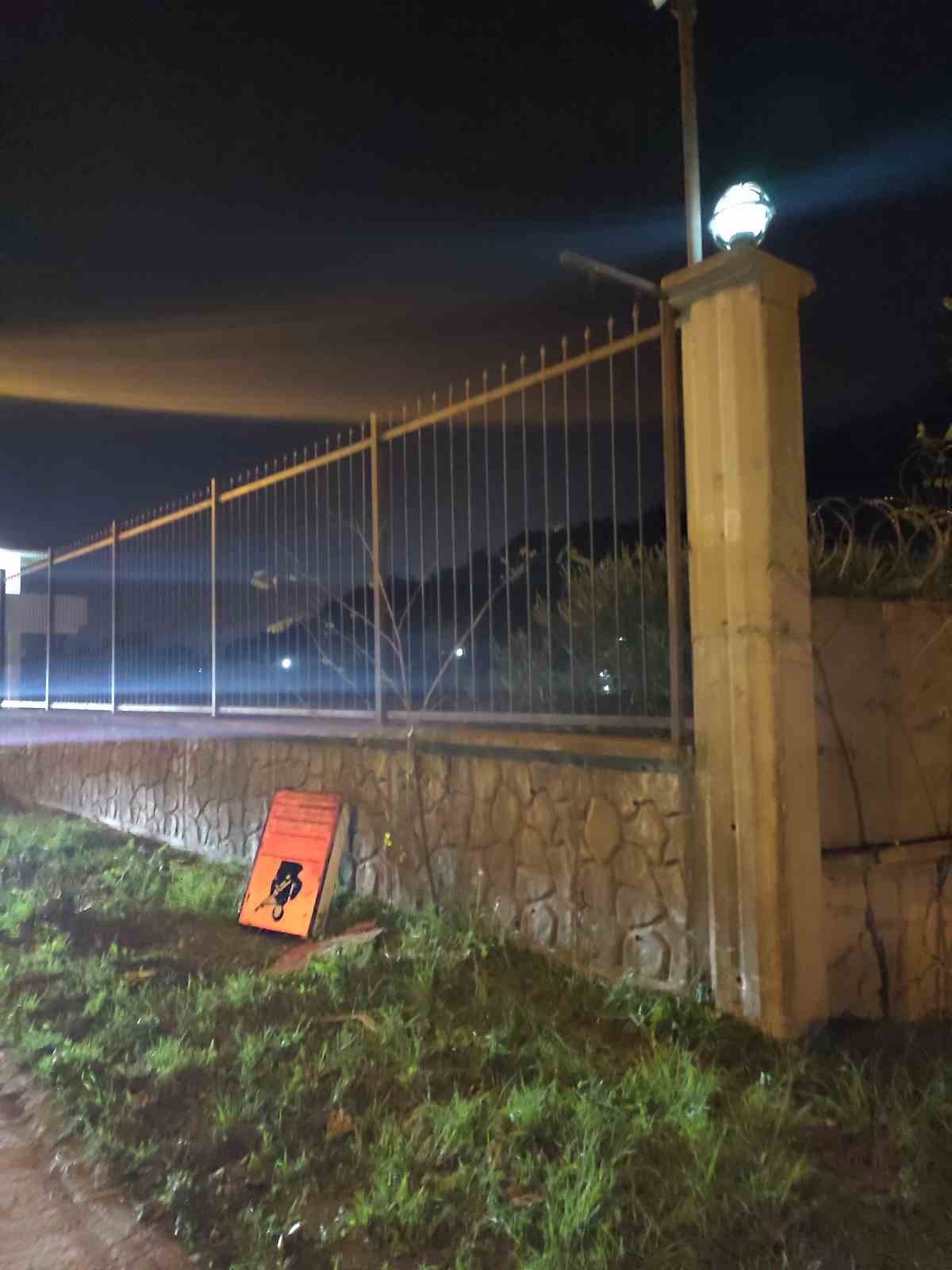 dur ihtarina uymayan surucu kovalamaca sonrasi polise carpti 1 polis yaralandi 2 5Mfvkdqz