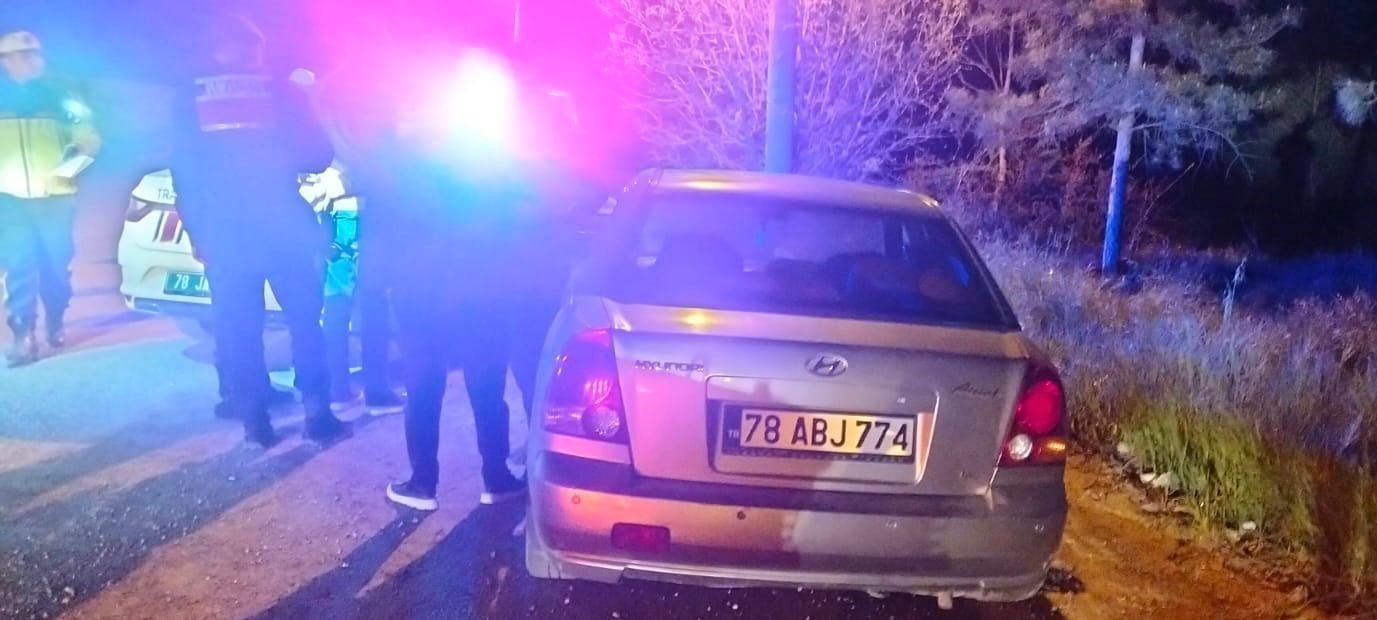 Dur ihtarına uymayan sürücü kovalamacayla yakalandı 4 dur ihtarina uymayan surucu kovalamacayla yakalandi 0 j6C9gvYO