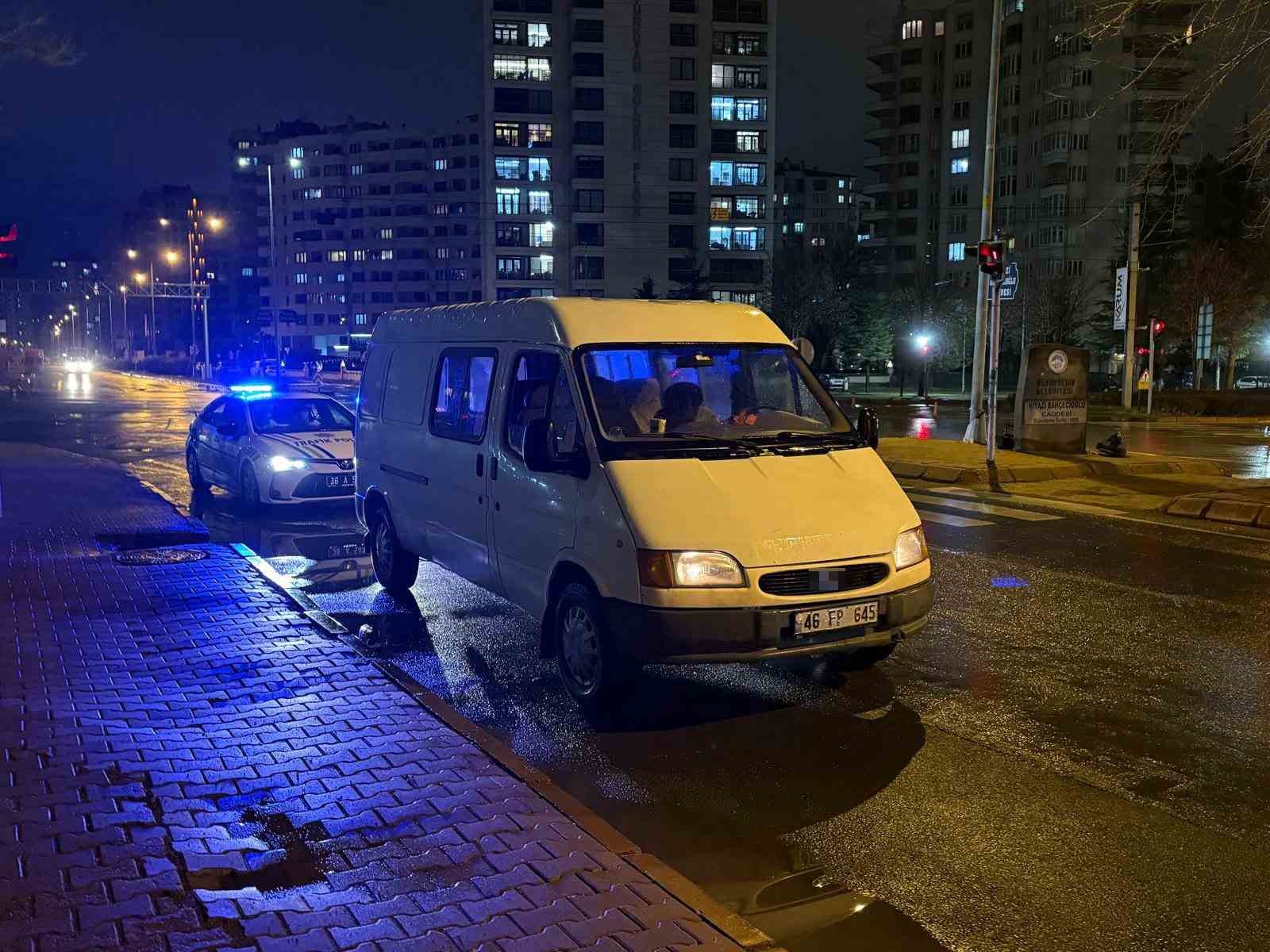 dur ihtarina uymayan surucu yaya olarak da kacamadi 450 bin tl ceza yazildi 2 cKj3DRM2