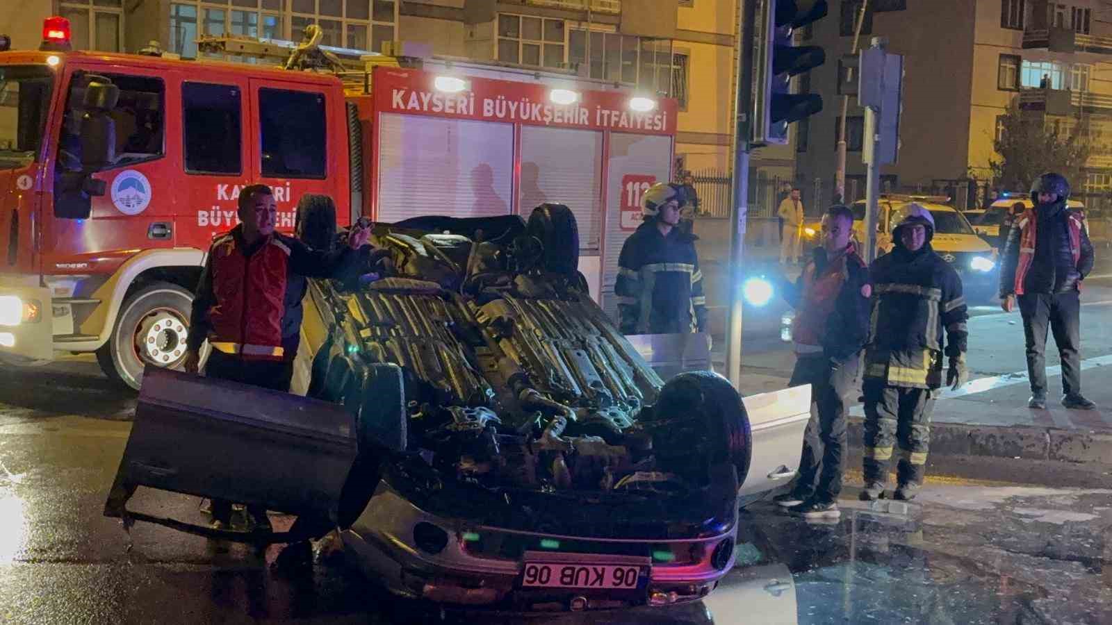 dur ihtarina uymayarak kacan otomobil takla atti 2 yarali 1 XsitViHn