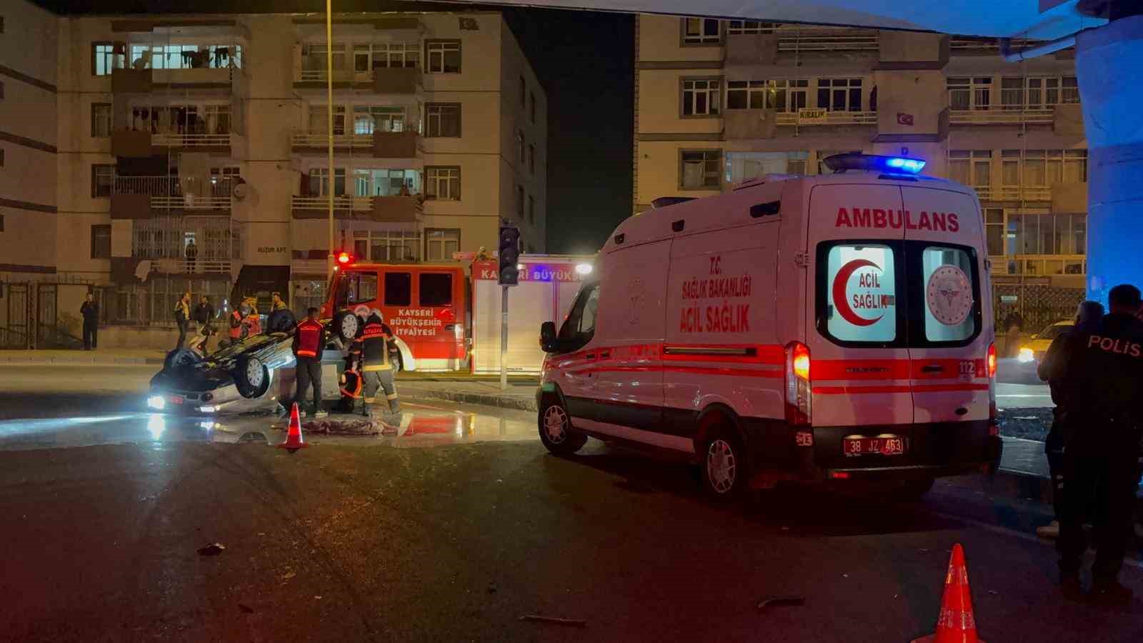 dur ihtarina uymayarak kacan otomobil takla atti 2 yarali 2