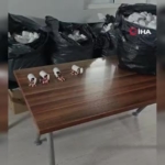 dur-ihtarina-uymayip-kacan-aractan-on-binlerce-uyusturucu-hap-cikti-IWIAu2li.jpg