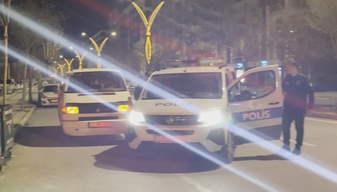 dur ihtarina uymayip polisten kacti yakalaninca hic mi insafiniz yok deyip agladi 2