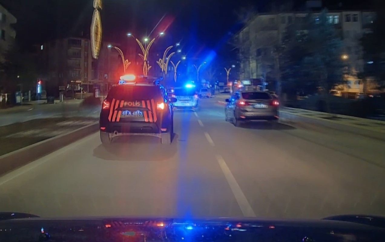 dur ihtarina uymayip polisten kacti yakalaninca hic mi insafiniz yok deyip agladi 3 jW85PyIN