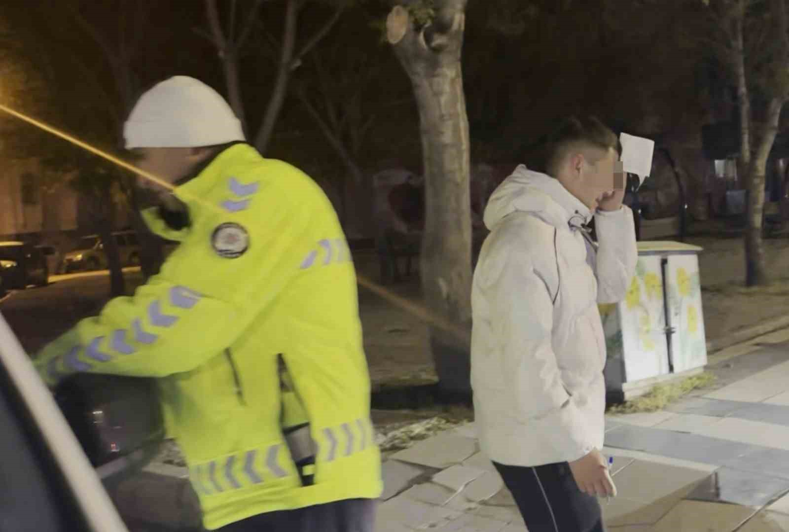 dur ihtarina uymayip polisten kacti yakalaninca hic mi insafiniz yok deyip agladi 6 ISV5ZkRj