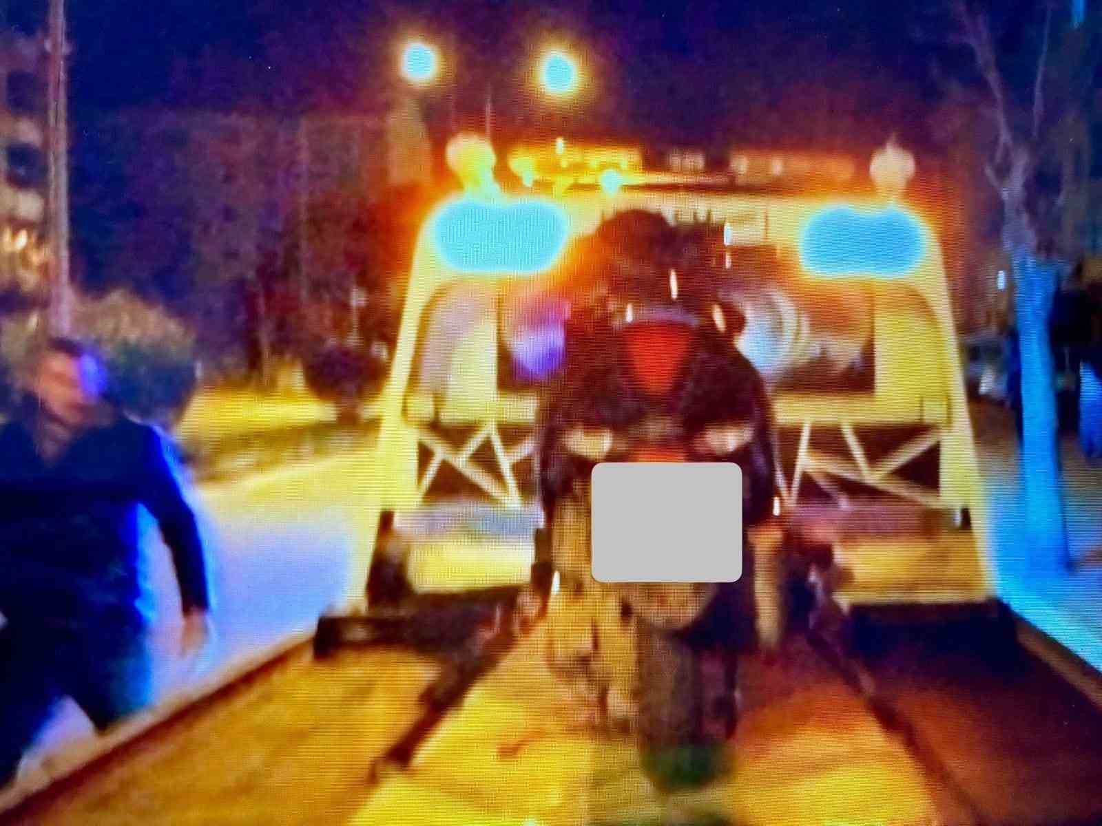 Dur ikazına uymayarak kaçan motosiklet sürücüsü 28 bin 875 TL cezadan kaçamadı 5 dur ikazina uymayarak kacan motosiklet surucusu 28 bin 875 tl cezadan kacamadi 1 zGNJiszH