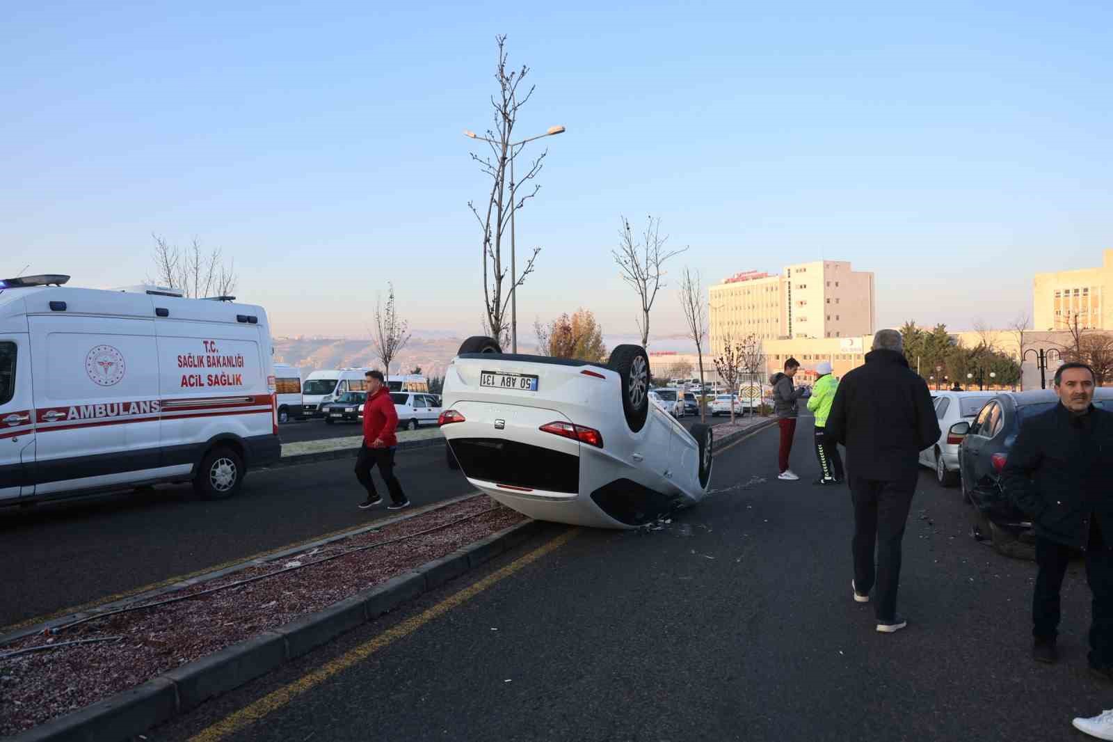 duran araca carpip takla atti 1 yarali 1 fS5DJkwL
