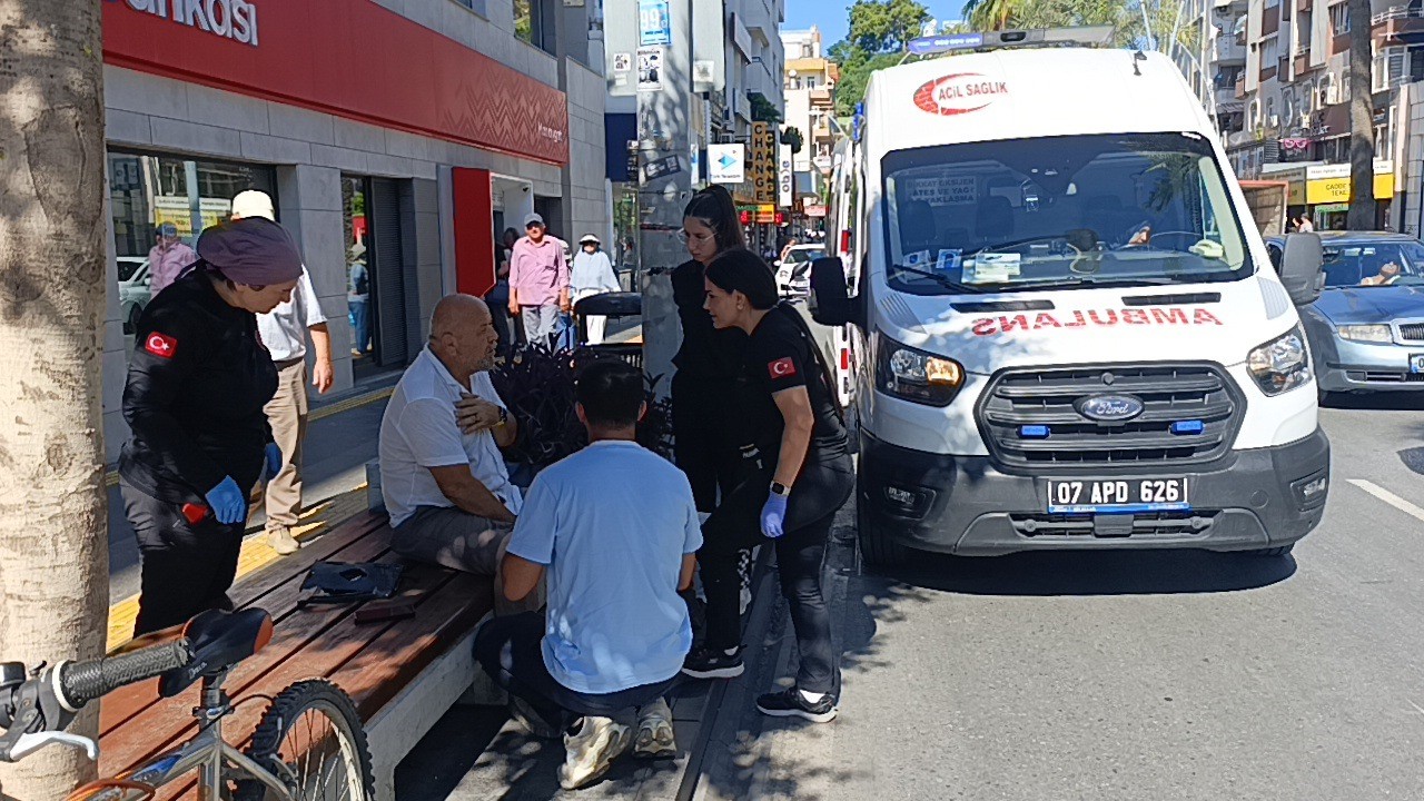 duran araclari son anda fark ettiler frene basinca devrilerek suruklendiler 1 9KCirvNX