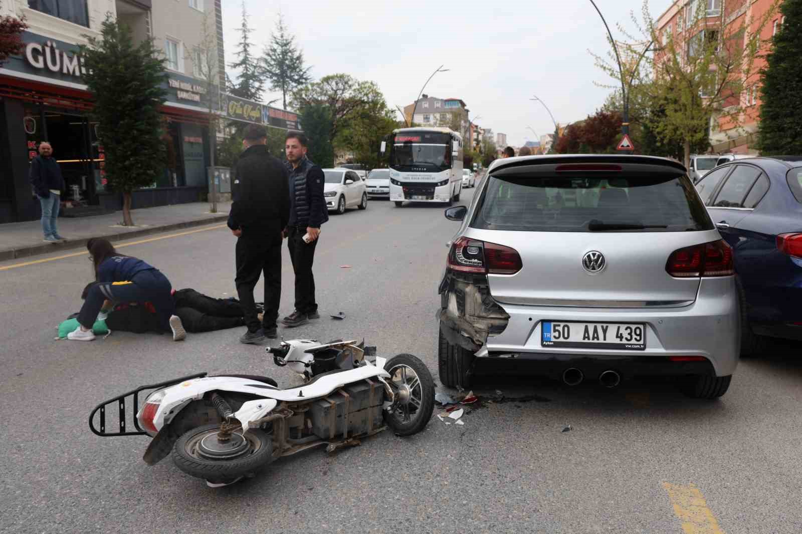 duran otomobile carpti o anlar kameralara yansidi 1 yarali 1 n2L9XiHr