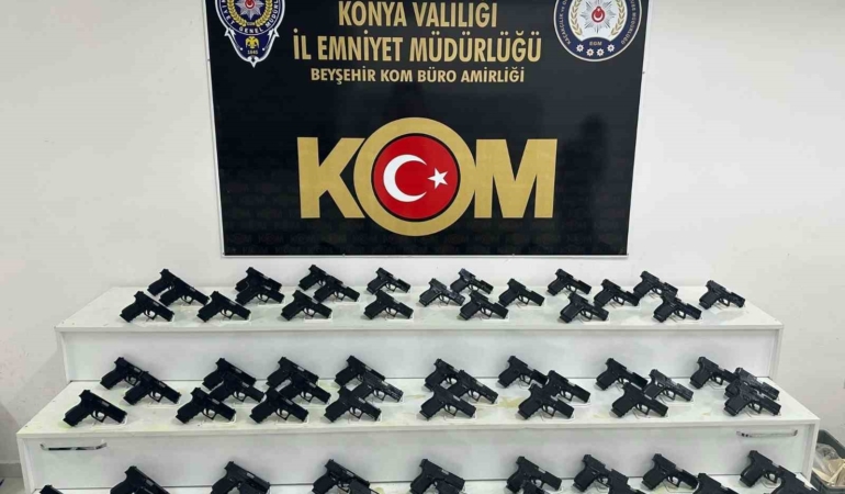 durdurulan-aracta-70-adet-kacak-tabanca-bulundu-IBz6Hp2w.jpg