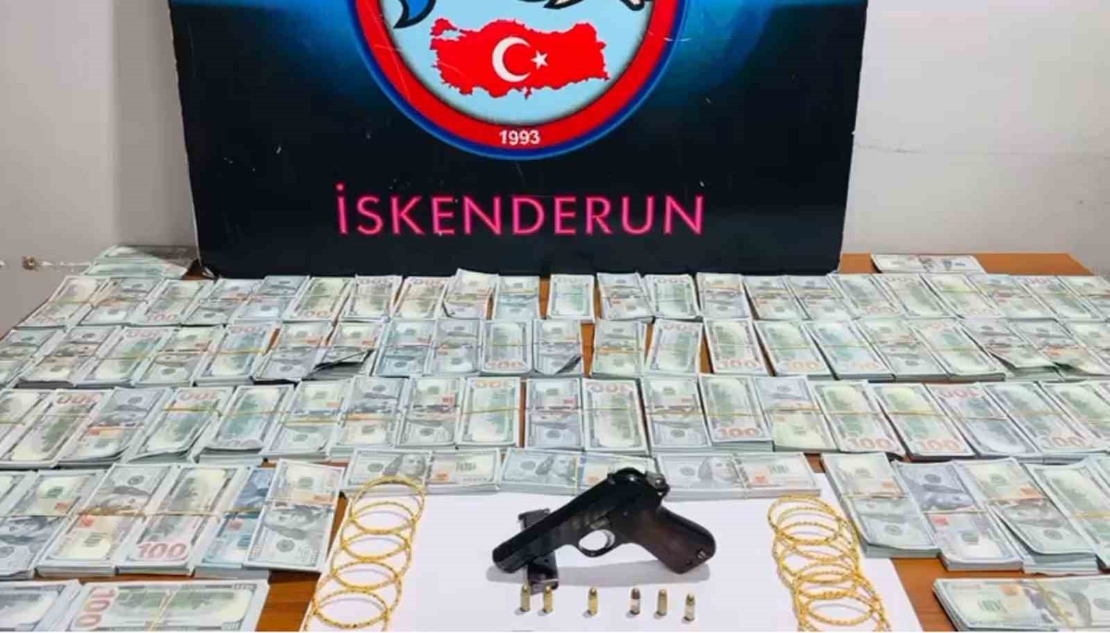 durdurulan aracta sahte 1 milyon amerikan dolari ele gecirildi 0 bbegMZKT